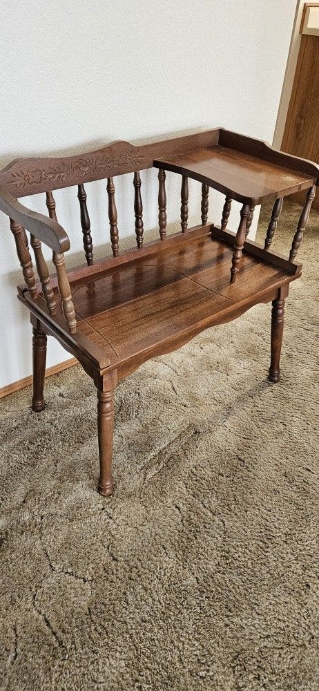 VINTAGE GOSSIP BENCH IN EXCELLENT CONDITION 