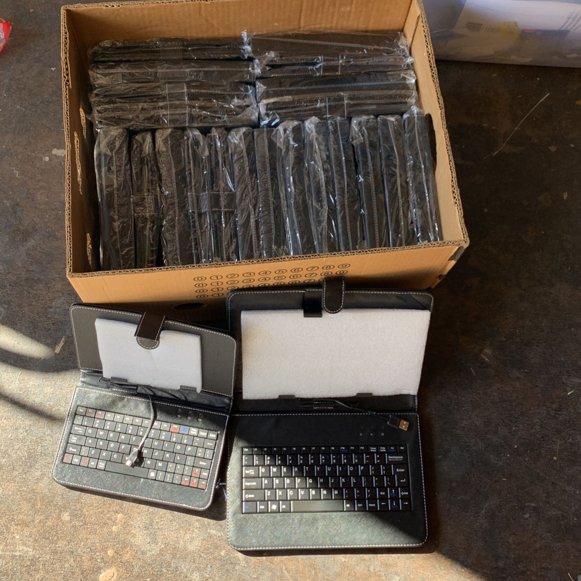 iPad Tablet Holders With Keyboard 23 Box All $10 Pending Pick Up