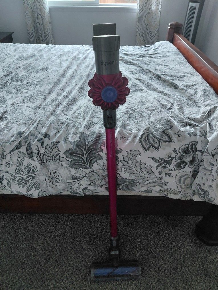 Dyson V7 Motorhead cordless vacuum cleaner.