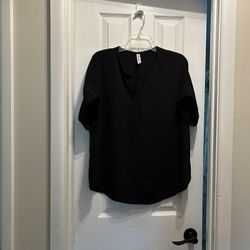Women’s ZENANA Polyester, Spandex, Short Sleeve V-Neck, Black Pullover, Top Blouse… Size Medium