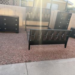 Queen Set Bed Frame  Drawers 