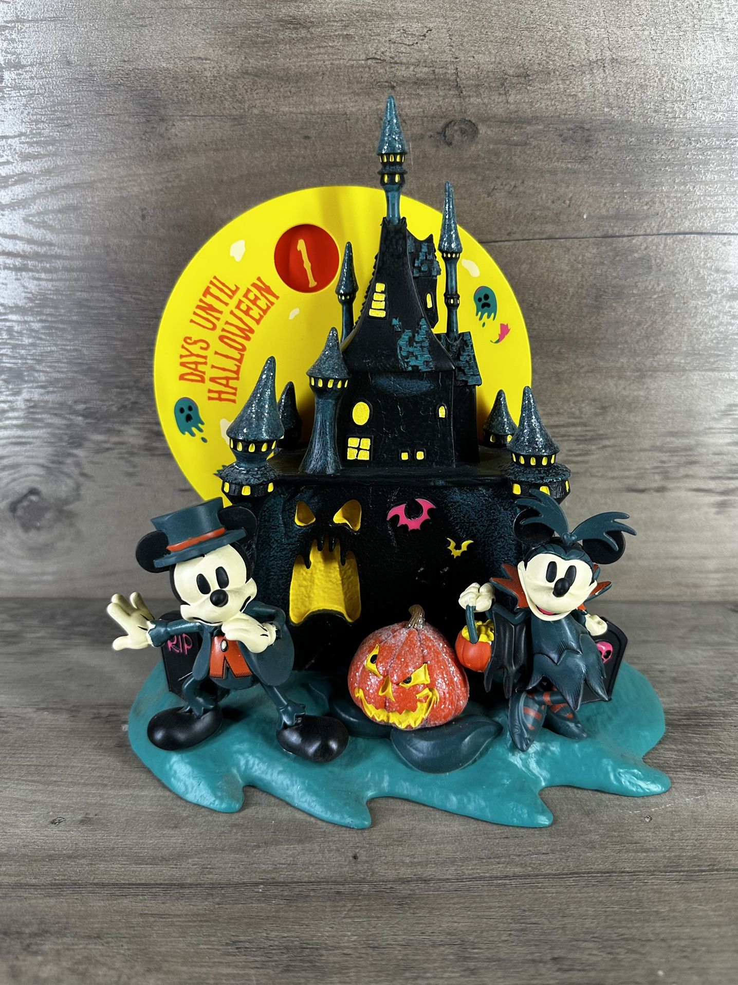 Disney Parks Mickey & Minnie Mouse Halloween 31 Day Countdown Calendar Figurine