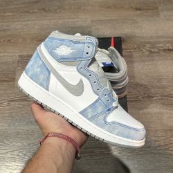 Jordan 1 High Hyper Royal (GS)- 6Y