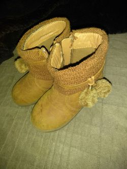Lil girl boots size 7