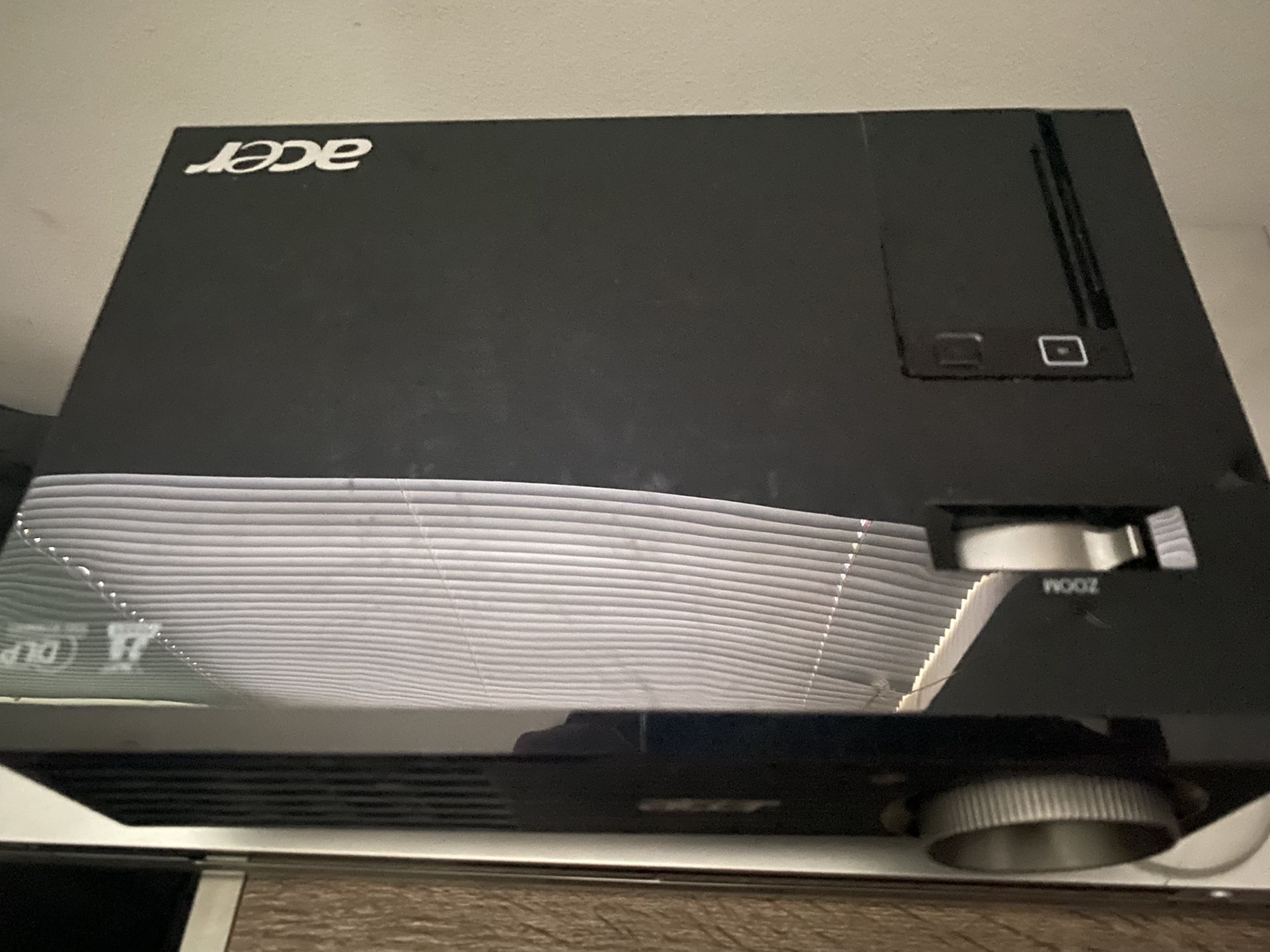 ACER DSV0008 DLP Projector X1161P/Sony DVP-NS575P DVD/CD player (Silver)
