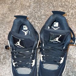 men’s white thunder jordan 4