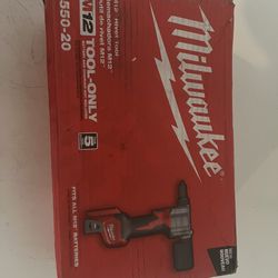 Milwaukee M 12 Rivet Tool 