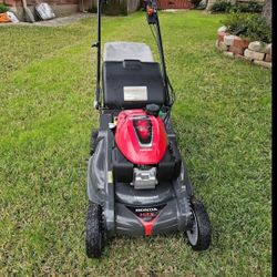 Honda Hrx217hya Mower With Blade Control Like New $650 Price FIRM/ SEMINUEVA PRECIO FIRME $650