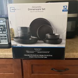 Dinnerware Set