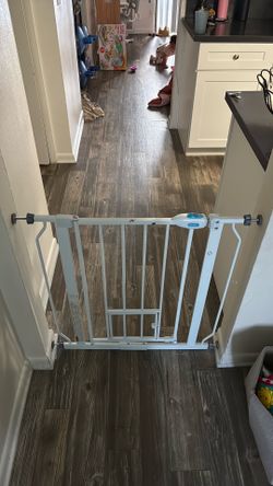 Baby gate dog/cat gate