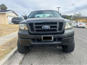 2005 Ford 150 XL 2WD Regular Cab Short Bed