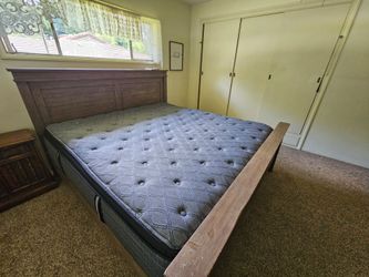 King Mattress/ Colchon