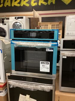 Frigidaire 27 in. Single Electric Built-in Wall Oven with Convection in Stainless Steel New Scratch and Dent