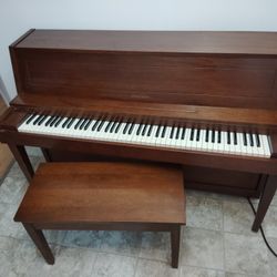 JENSSEN UPRIGHT PIANO IN GOOD CONDITION 