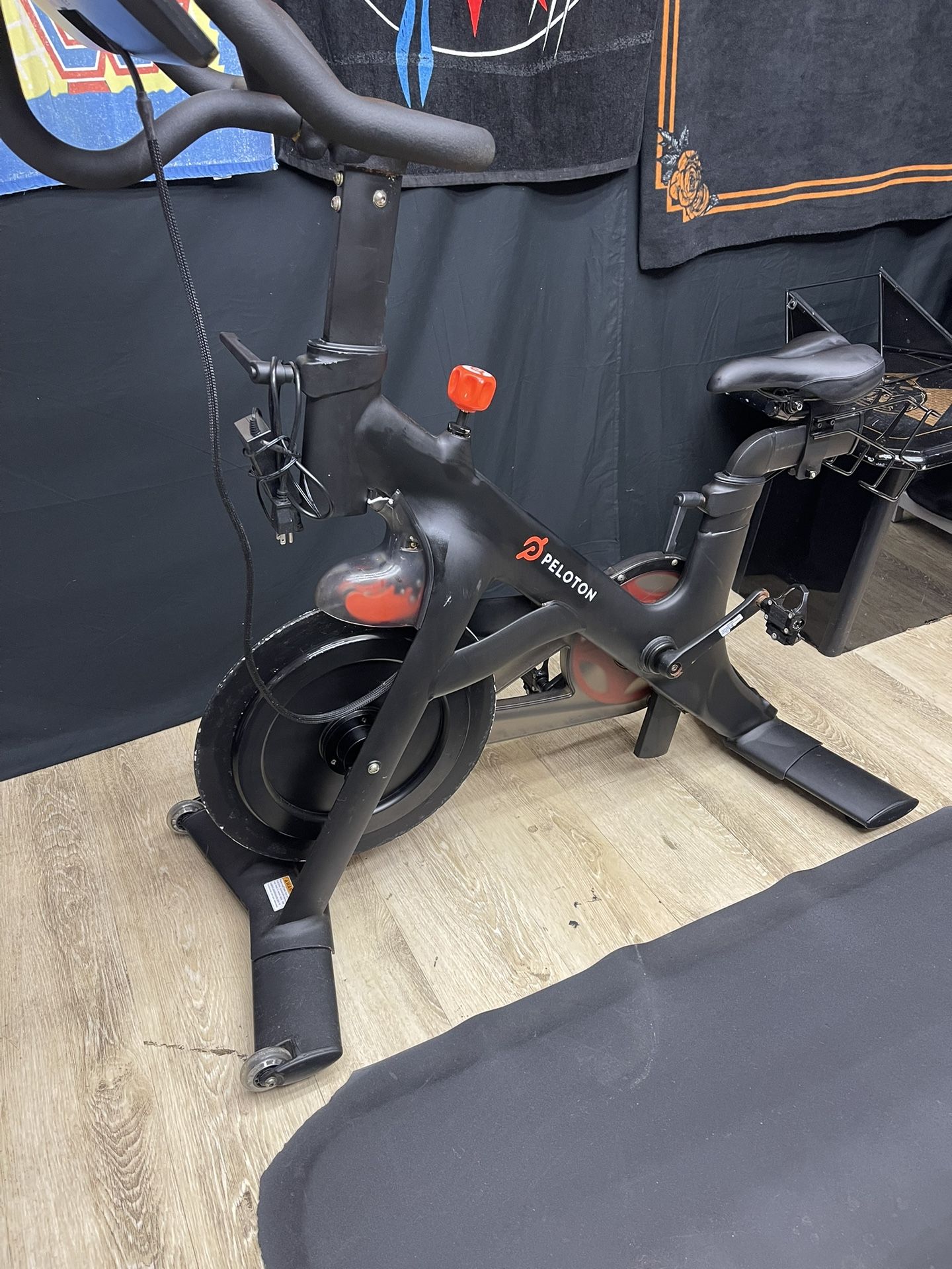 Peloton    “pick Up In Lynnwood Only” 