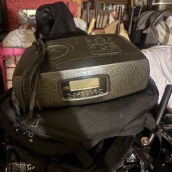 Sony ICF-Cd820 AM FM stereo CD Glock radio