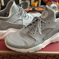Nike Huarache Size 9 In Men’s