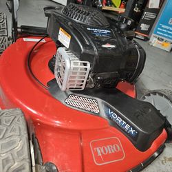 TORO GAS SELF PROPELLED LANW MOWER  NO BAG 