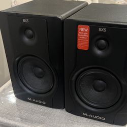 M-AUDIO BX5 Studio Monitors