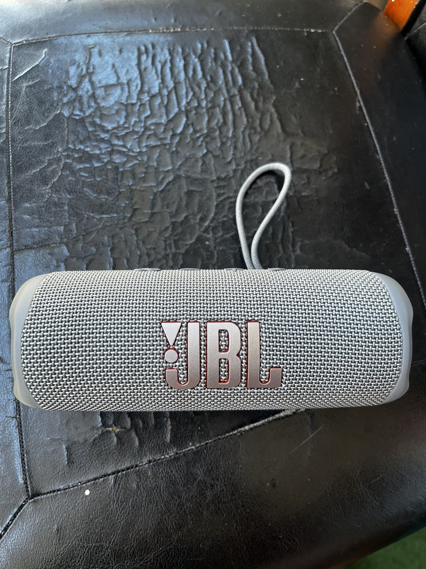 JBL Flip 6 - Waterproof Portable Bluetooth Speaker, Powerful Sound and deep bass, IPX7 Waterproof, 12 Hours of Playtime with Megen Hardshell Case - Gr