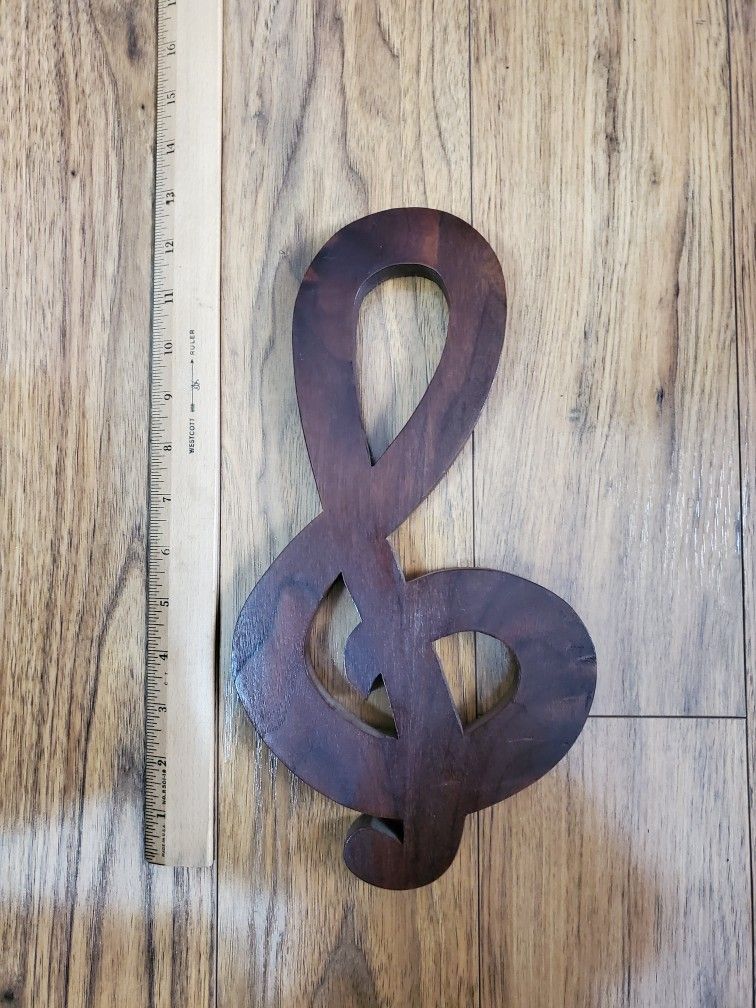 TREBLE CLEF MUSICAL SYMBOL BROWN WOODEN