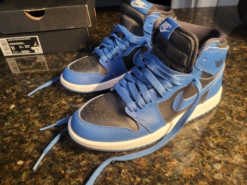 Boys Jordan's