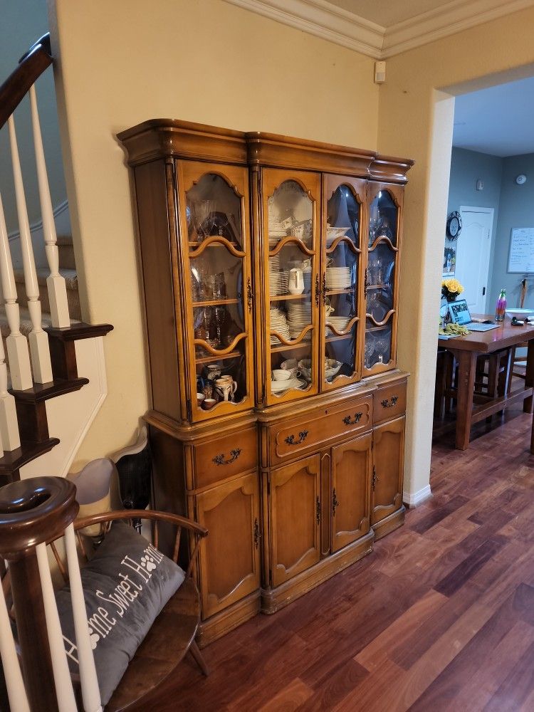 China Cabinet, Vintage, Beautiful