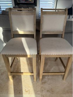 2 counter Chairs