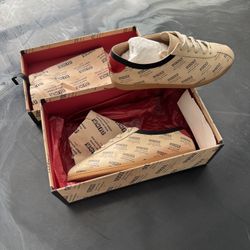 WOMANS GUCCI SHOES SIZE Size 8.5 Woman