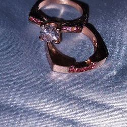 Two Piece Gold Tone Stainless Square Fashion Ring w One Single Clear Cushion And Many Pink Brilliant Cut Stones; Size 7 