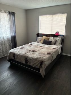 Queen-Sized LED frame & Mattress
