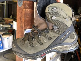 Salomon hiking boots brand new 8 1/2