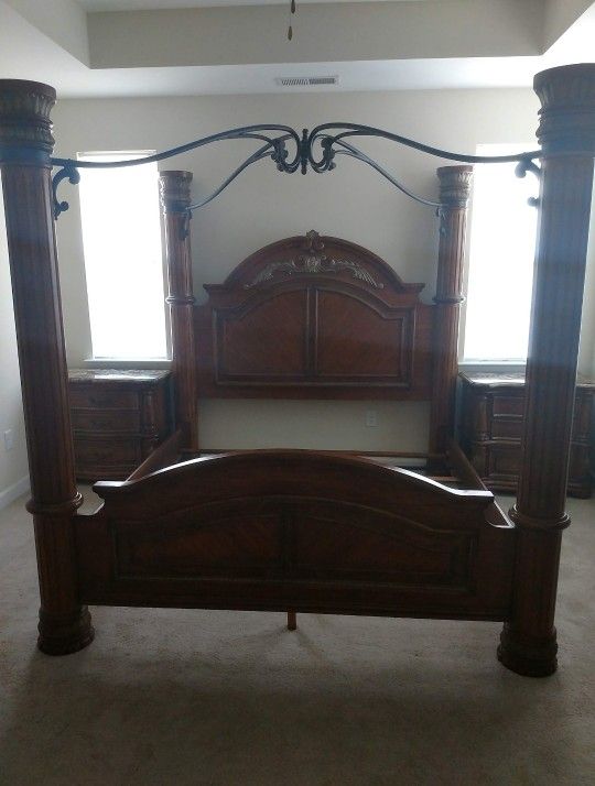 King Size 4 Poster/Canopy Bedroom Set