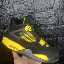 Jordan Retro  4 Yellow Thunders 