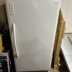 Frigidaire Freezer 17 Cubic Ft