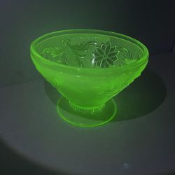 Vintage Indiana Uranium Glass Candy Bowl - 5.5” x 4”