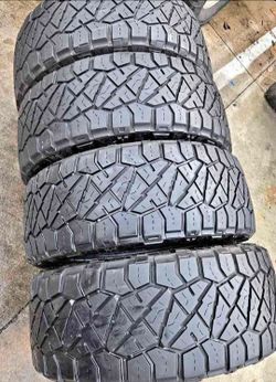 35x12.50/18 Nitto Tires Con 80% de Vida Las 4
