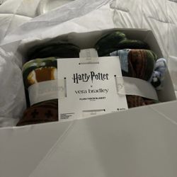 HARRY POTTER X VERA BRADLEY PLUSH THROW BLANKET