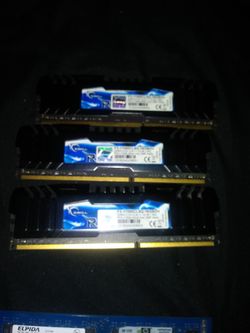 DDR3 CL9. PC3-17004GX4