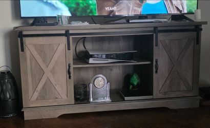 Entertainment center