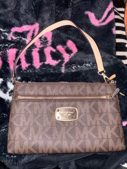 Like new Michael kors clutch/ wallet