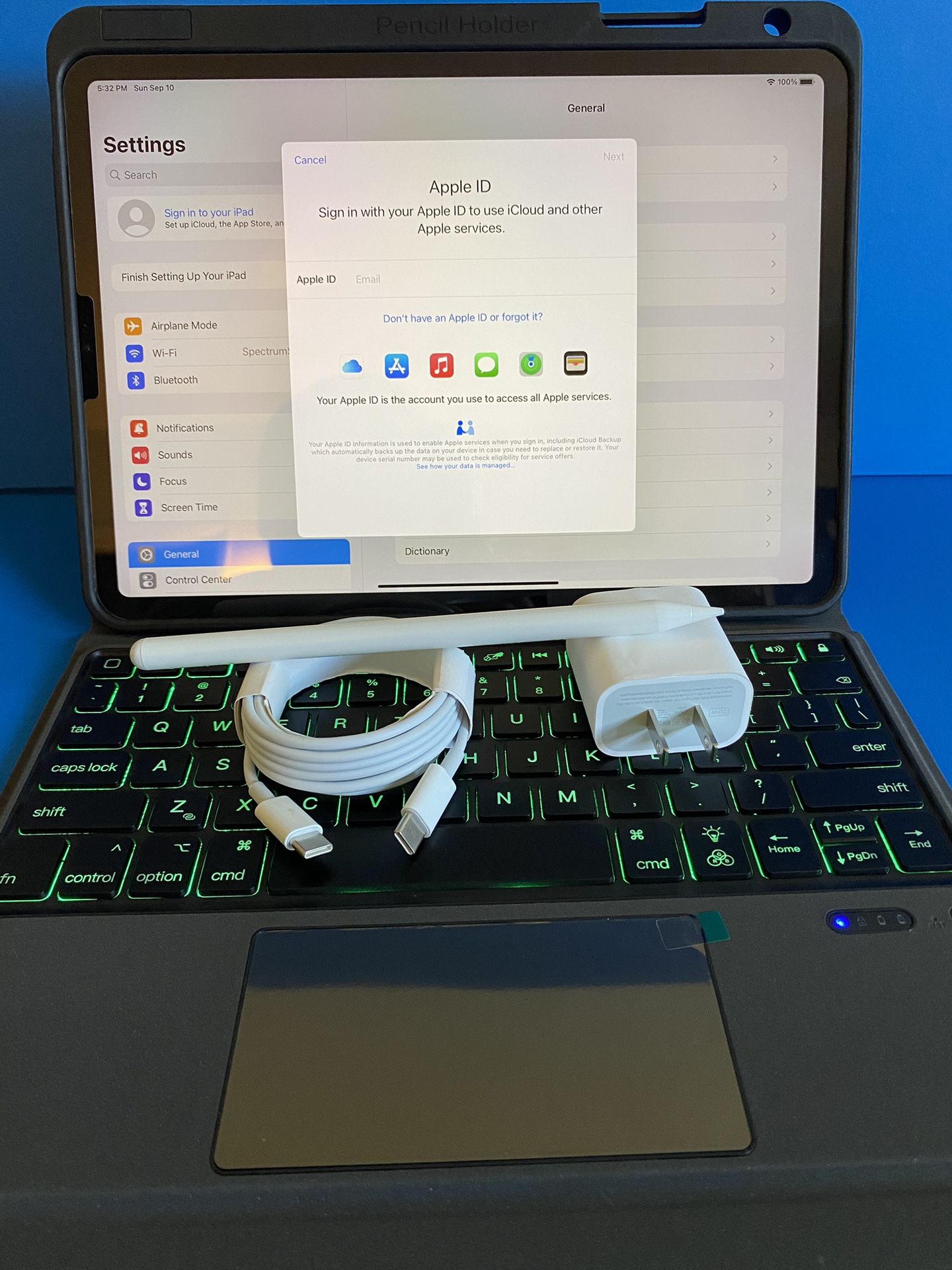 256gb Apple IPad Pro 11” 4th Generation (2022 Latest Model / M2 chip ) with Keyboard case, pen & Accessories (warranty 04/2024)