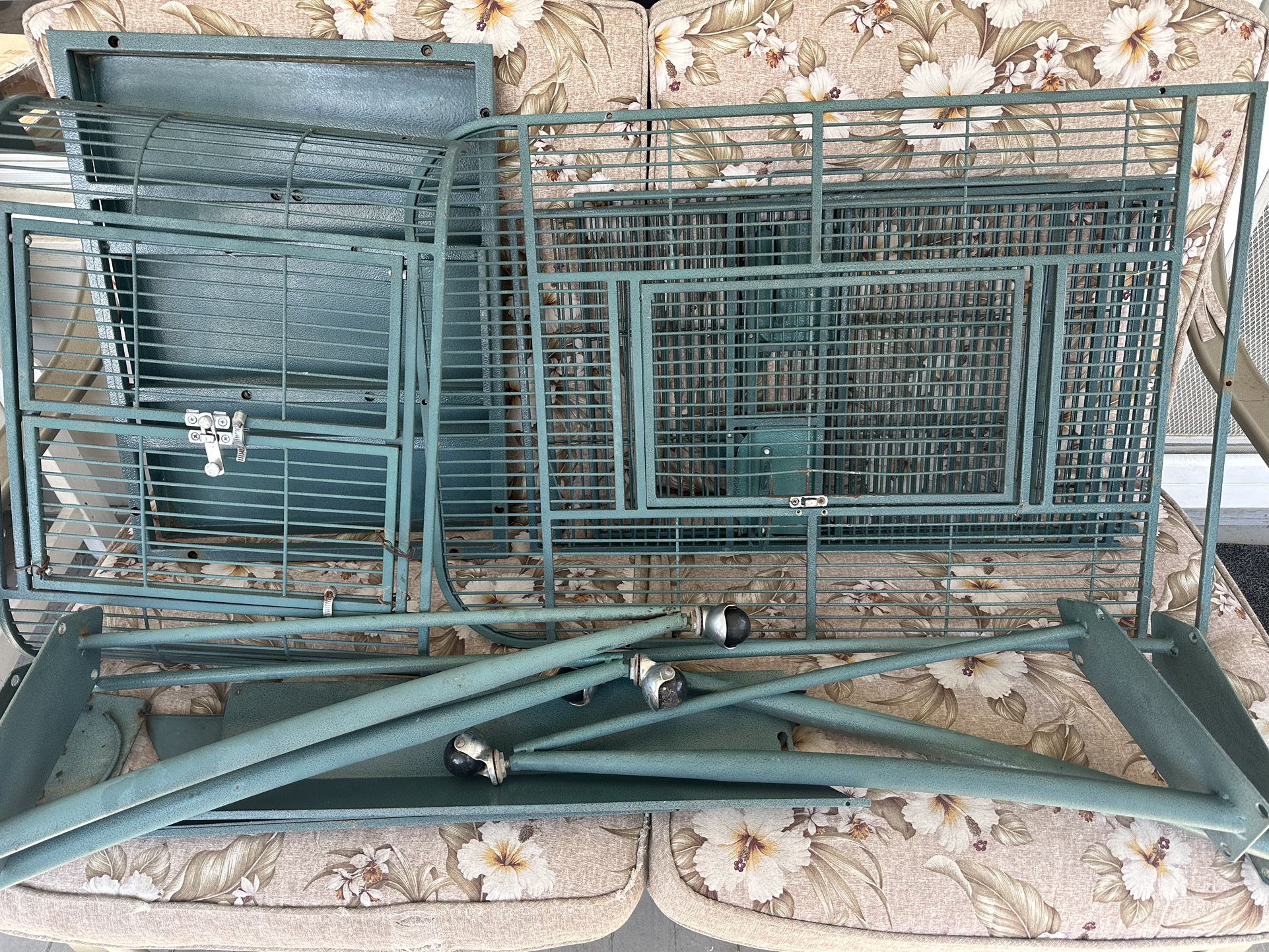 Large/Medium Bird Cage Used For Small Parrots And Cockatiels