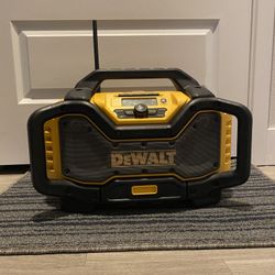 Dewalt Radio In Bluetooth Condition Used  Normal  Wear  Un Mes De Uso