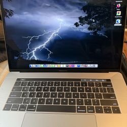 A  Cond Macbook Pro 2017, 15.4 In, New Battery I7 2.9ghz 16gb Duel Graphic Gpu 512 Drive, Seqouia 15,7 Touchbar