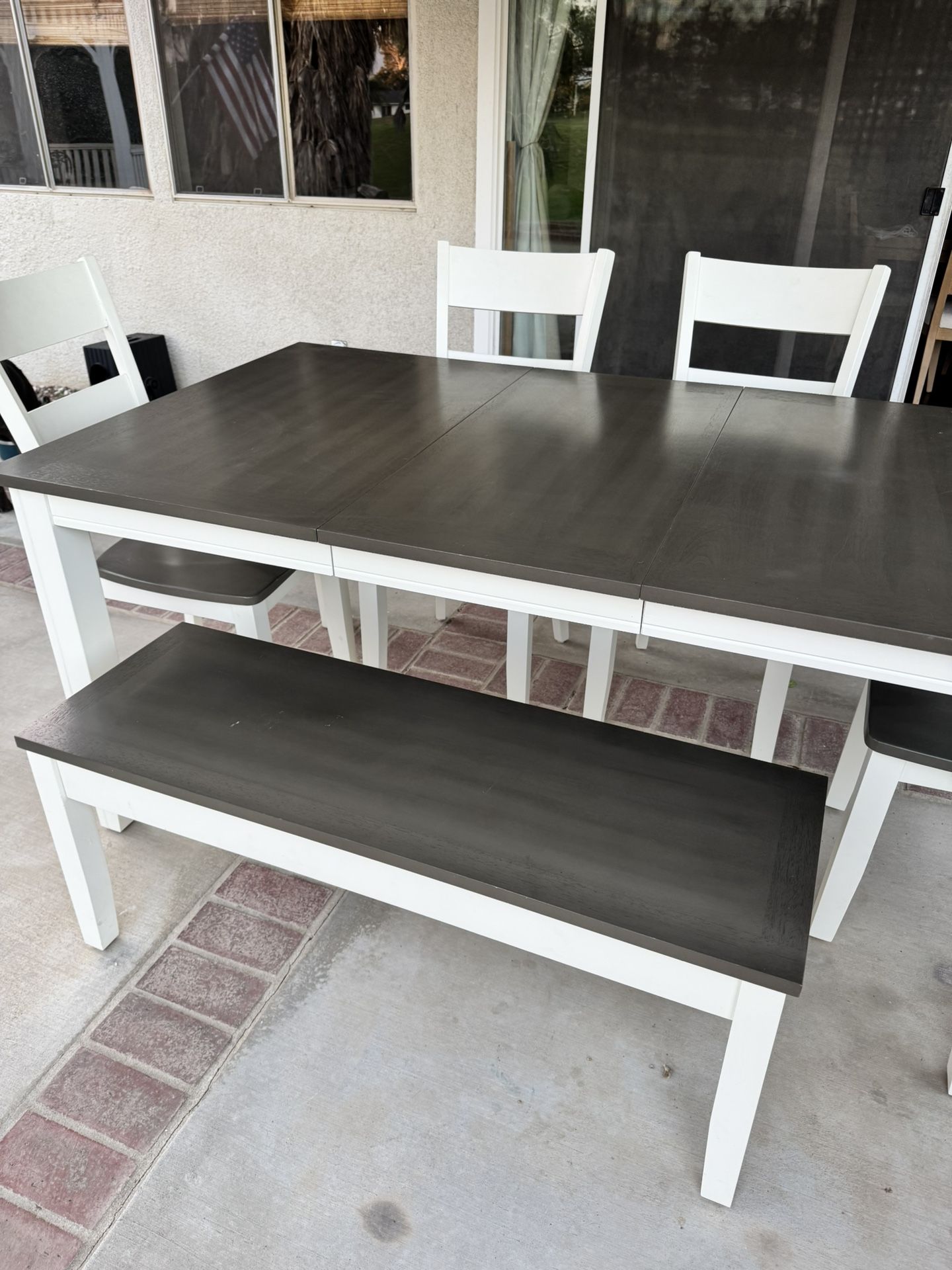 Bobs Dining Table