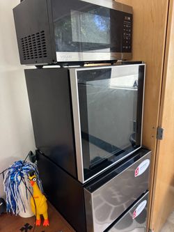 Mini fridge