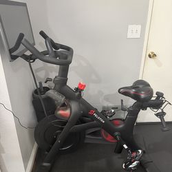 🚴‍♀️ Peloton Bike (Original) – Excellent Condition 🚴‍♂️