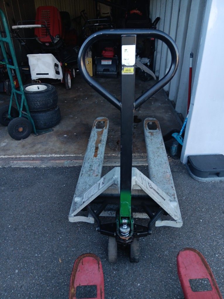 StrongWay 5500 Pallet Jack. 