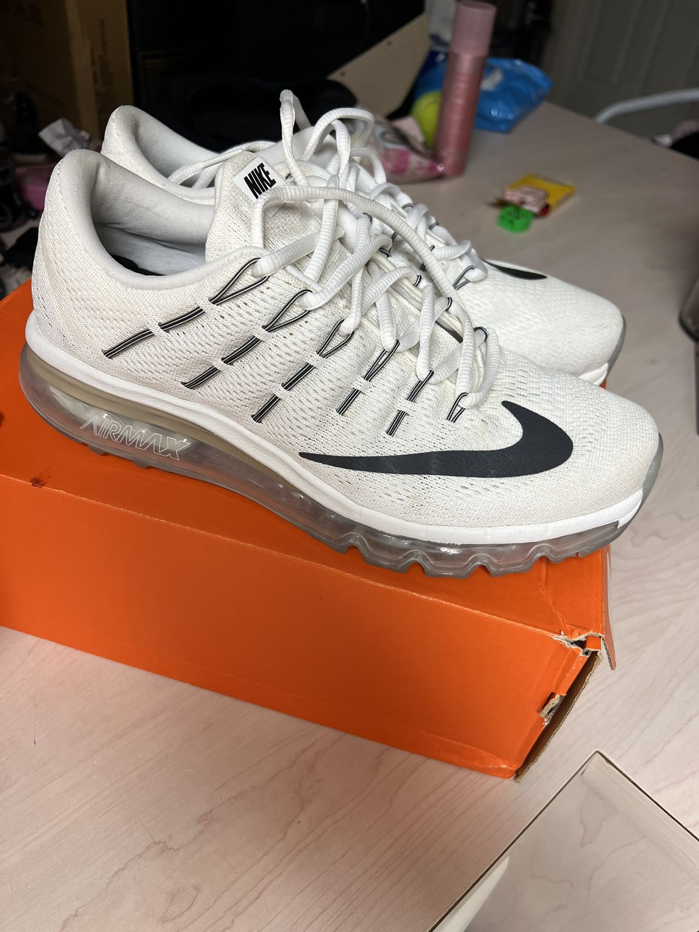 UNISEX NIKE AIR MAX WHITE SIZE WOMENS 10 MENS 8 1/2 EXCELLENT CONDITION $75 (MSRP $159)